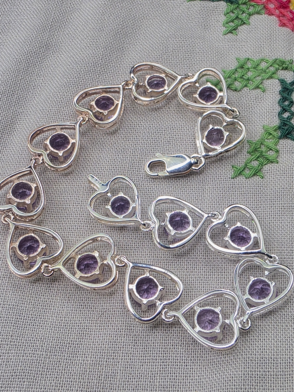 Beautiful Sterling Silver Amethyst Heart 7" Tennis Bracelet - Picture 3 of 5